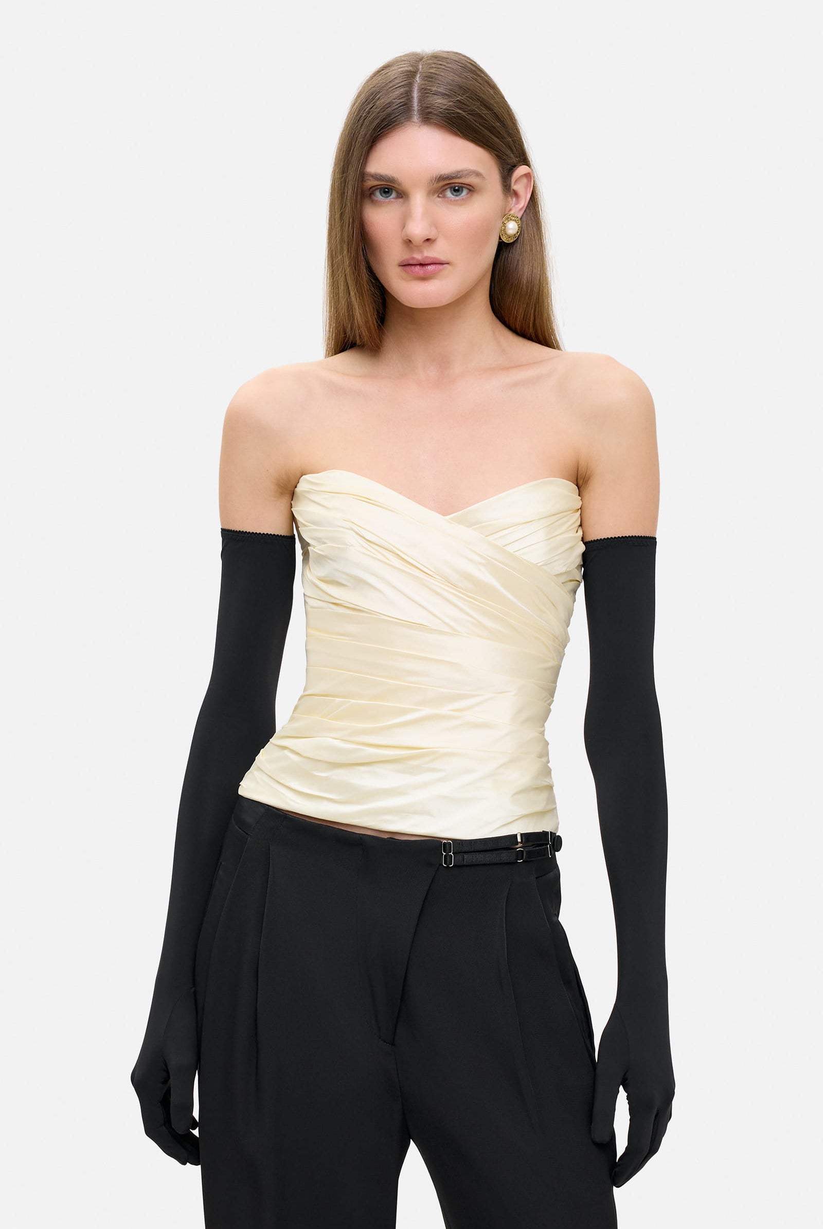Model in Lissa corset front view