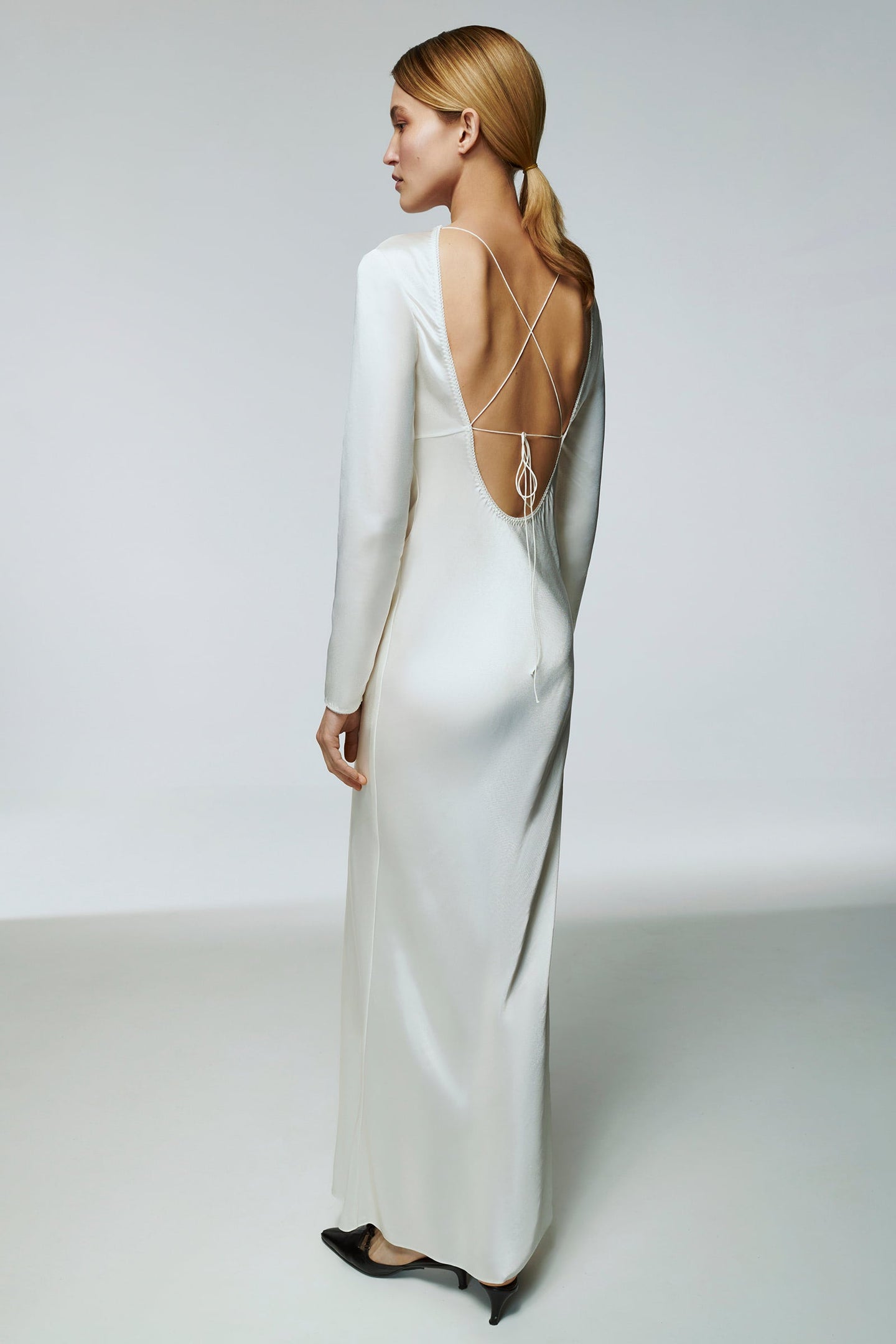 Model in ivory Sima dress