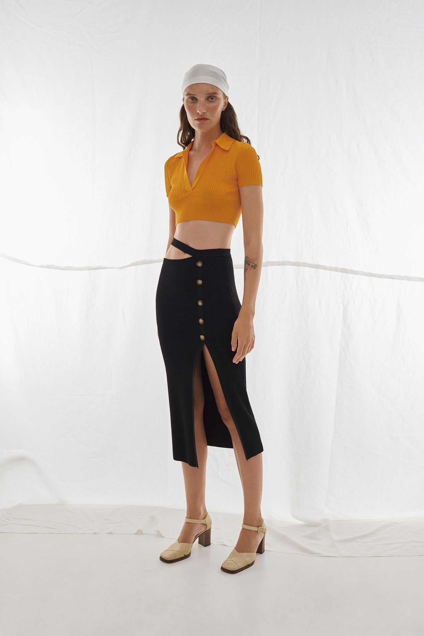 This Amy midi skirt is Anna October’s view on a plain midi skirt. This one has a graceful cut-out on the waist that underlines its tenderness. The sophisticated slit makes the whole look very tempting yet elegant.