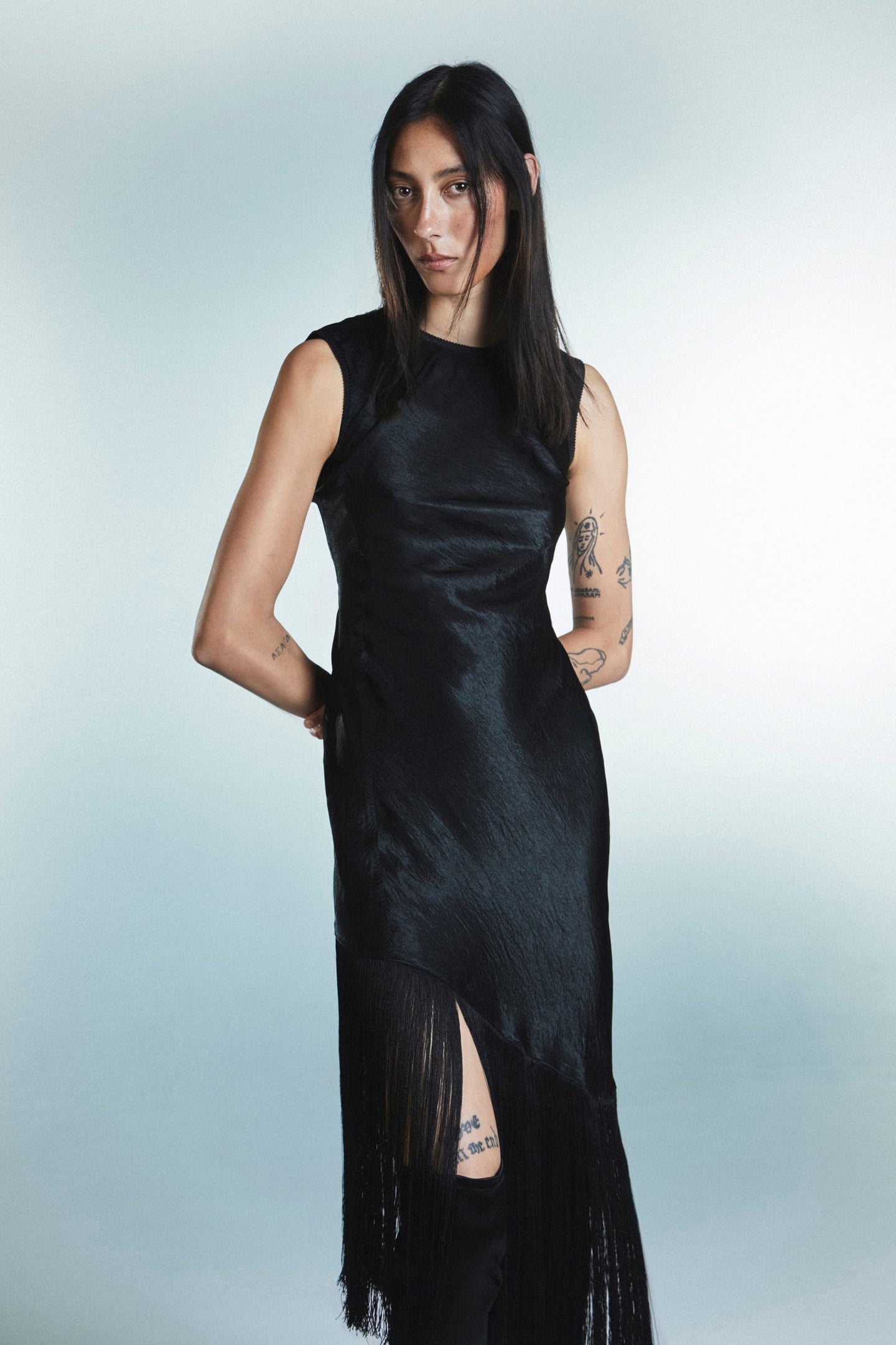 Model in black Andréa dress