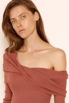 Model in terracotta Anechka top